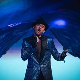 Praga: Impresionante cena-espectáculo de cabaret con menú de 4 platos
