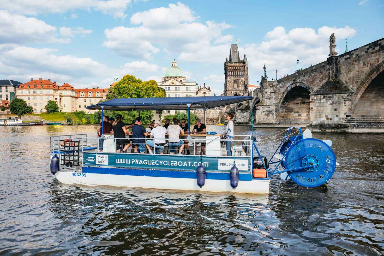 Praga: Bicicleta de Cerveza en un Barco Ciclista
