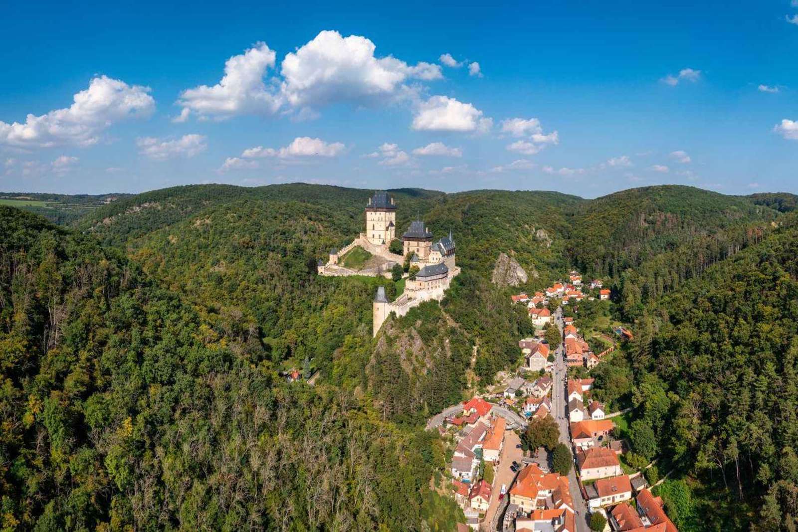 Praga: tour privato del castello e del villaggio di Karlštejn