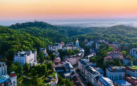 Praga: excursión a Karlovy Vary y Loket con aguas termales y castillo