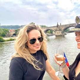 Praga: crociera fluviale sulla Moldava con musica jazz e commento