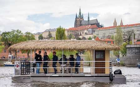 Praga: Fiesta Tiki Crucero turístico en barco con bebidas