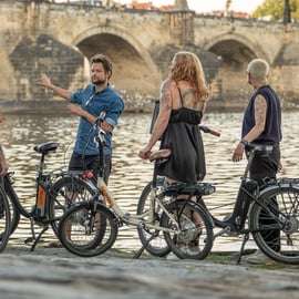 Tour turístico de 3 horas por Praga en bicicleta eléctrica