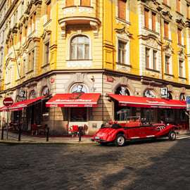 Praga: Prywatna wycieczka zabytkowym samochodem po Starym Mieście