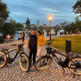 Praga Viewpoints & Historical Ebike Tour