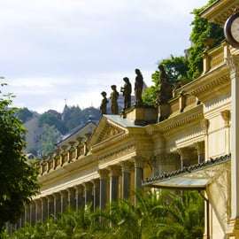 Praga: excursão a Karlovy Vary e Loket com fontes termais e castelo