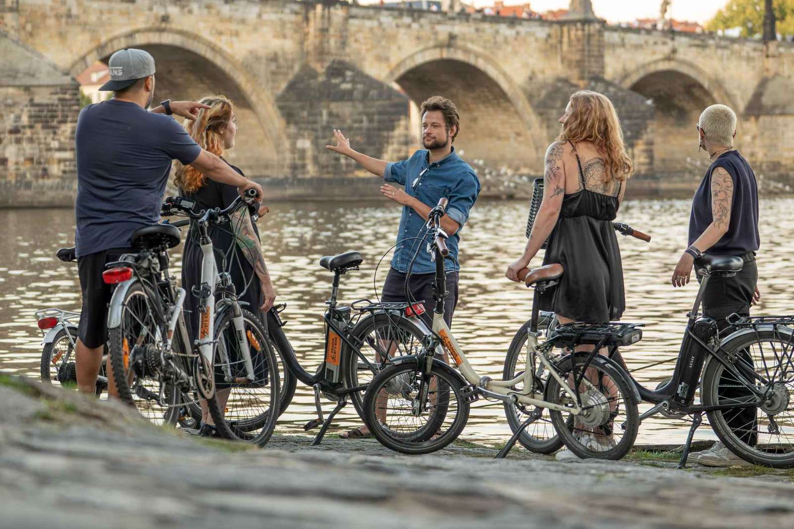 Tour turístico de 3 horas por Praga en bicicleta eléctrica