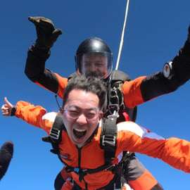 Praga: Tandem Skydiving a 14.000 piedi / trasferimenti gratuiti