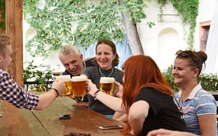 Praga: Ruta de la Cerveza de 3 horas y Cena Tradicional Checa