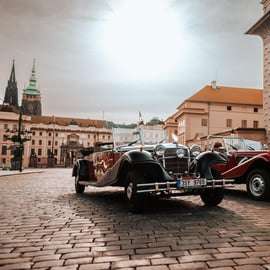 Praga: Prywatna wycieczka zabytkowym samochodem po Starym Mieście