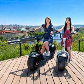 Praga: Tour en E-Scooter en grupo reducido o privado con servicio de recogida