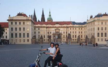Praga: Passeio turístico guiado em um triciclo elétrico