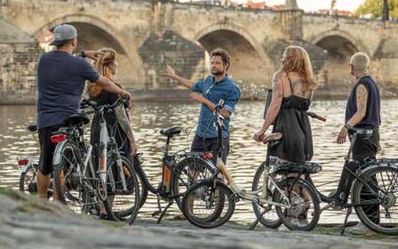 Tour turístico de 3 horas por Praga en bicicleta eléctrica