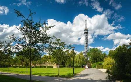 Praga: Biglietto d'ingresso per la Torre panoramica di Petřín e il Labirinto di specchi