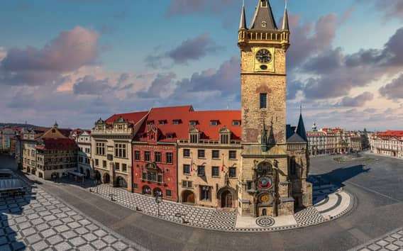 Praga: Entrada al Ayuntamiento de la Ciudad Vieja y al Reloj Astronómico
