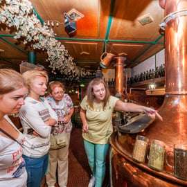 Praga: Visita a uma cervejaria com degustações ilimitadas