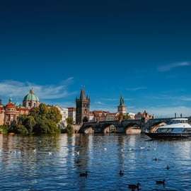 Praga: Crucero ecológico nocturno por el Moldava con Prosecco