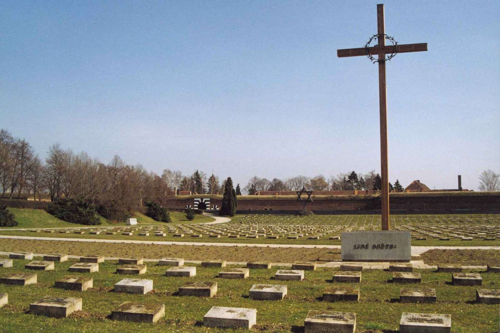 Desde Praga: Tour en autobús con todo incluido al Memorial de Terezin