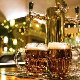 Praga: Ruta de la Cerveza de 3 horas y Cena Tradicional Checa