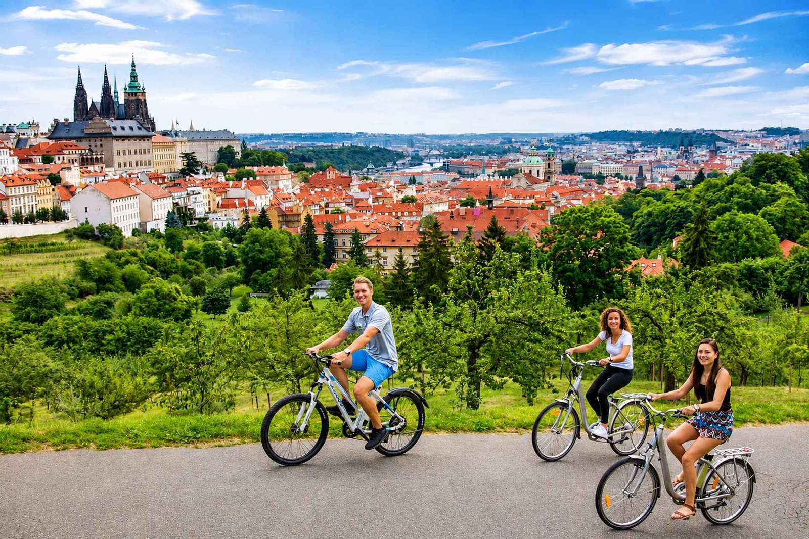 Praga: Wycieczka po mieście rowerem lub e-rowerem z lokalnym przewodnikiem