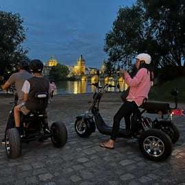 Praga: 2 horas de passeio FUN TRIKE em Praga com guia de turismo
