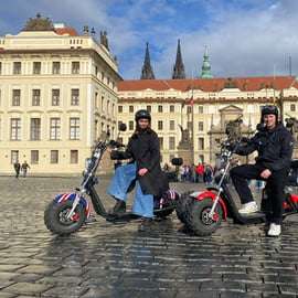 Gran tour de la ciudad en triciclo eléctrico por Praga - Guiado en directo